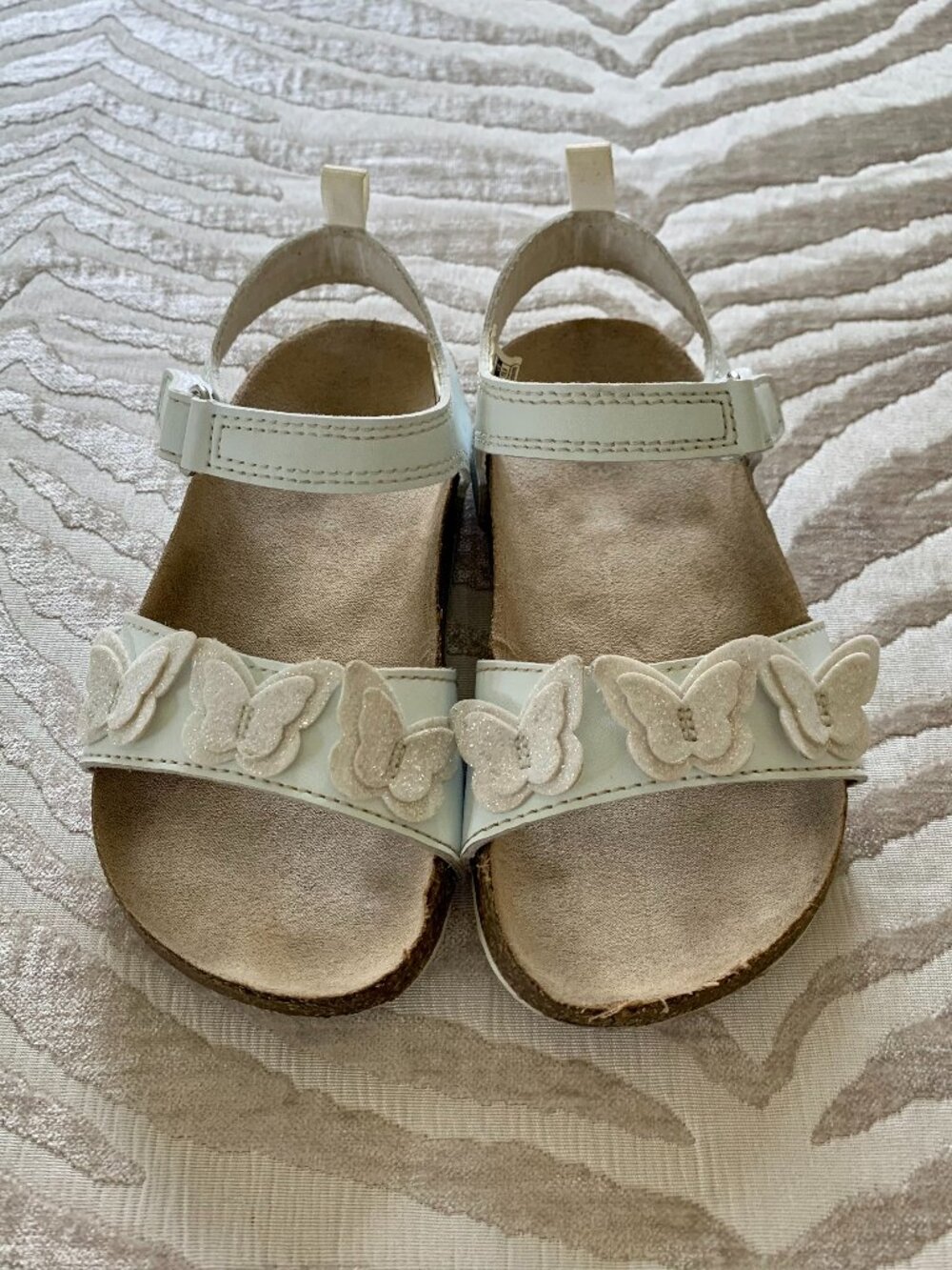 Adorable Butterfly Appliqué Corkbed Sandals Size: 9